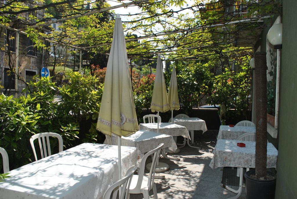 Albergo Alla Rocca Garda  Luaran gambar