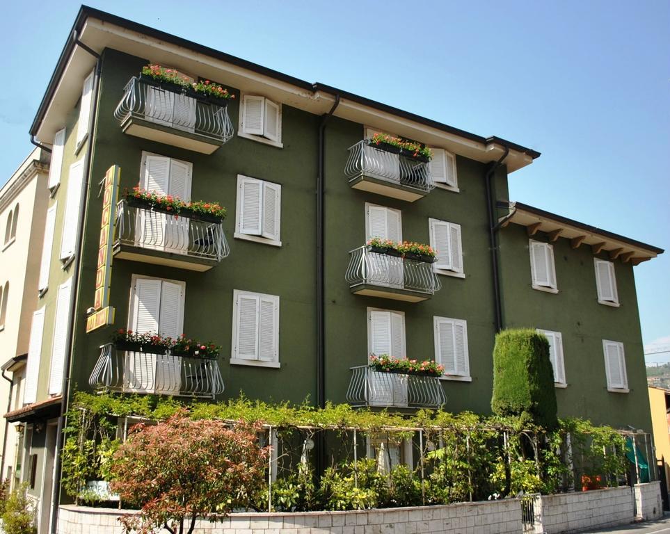 Albergo Alla Rocca Garda  Luaran gambar