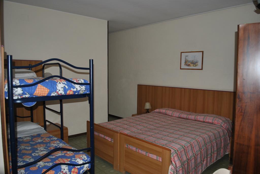 Albergo Alla Rocca Garda  Bilik gambar