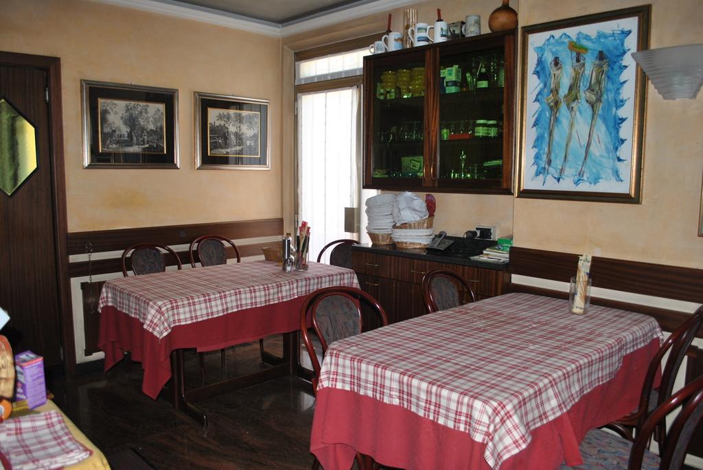 Albergo Alla Rocca Garda  Luaran gambar