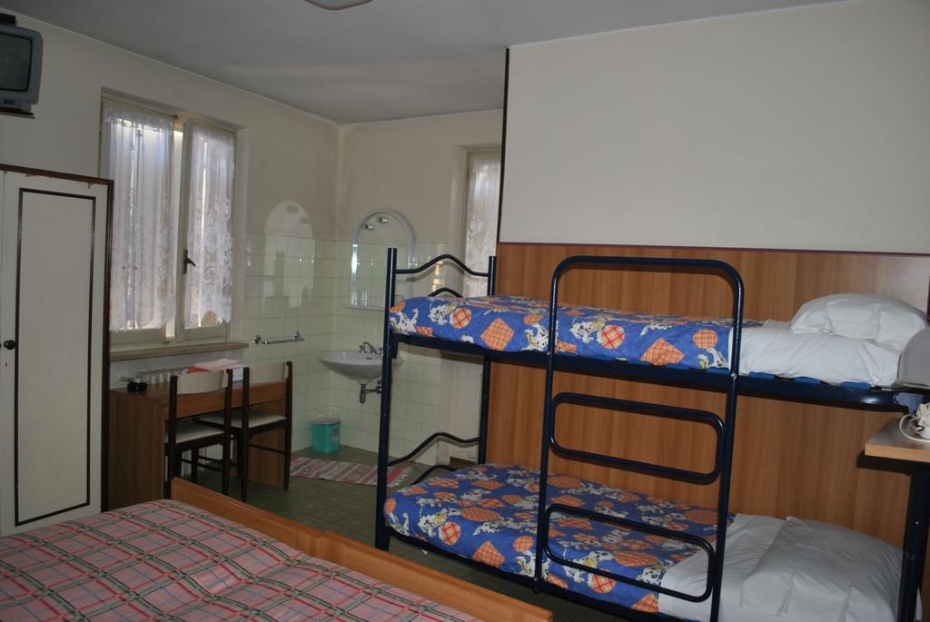 Albergo Alla Rocca Garda  Bilik gambar