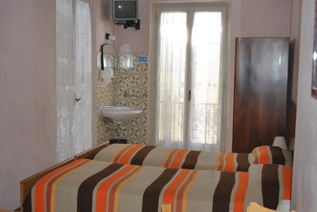 Albergo Alla Rocca Garda  Bilik gambar