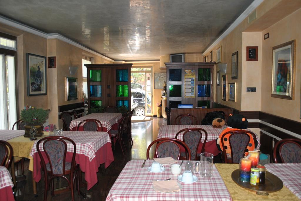 Albergo Alla Rocca Garda  Luaran gambar