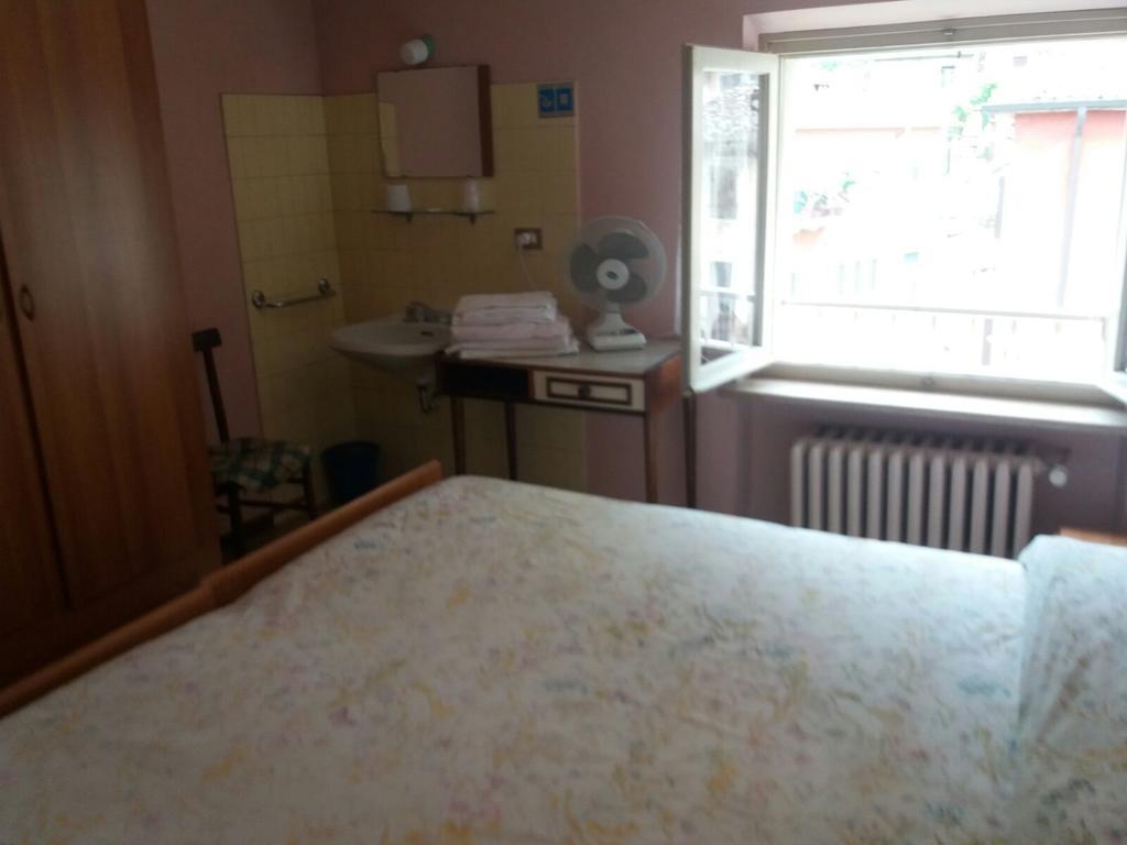 Albergo Alla Rocca Garda  Luaran gambar